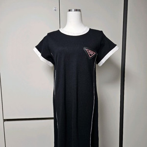 블랙 로고 트라이앵글 반팔 미니 캐쥬얼 원피스 [미착용] 이미지