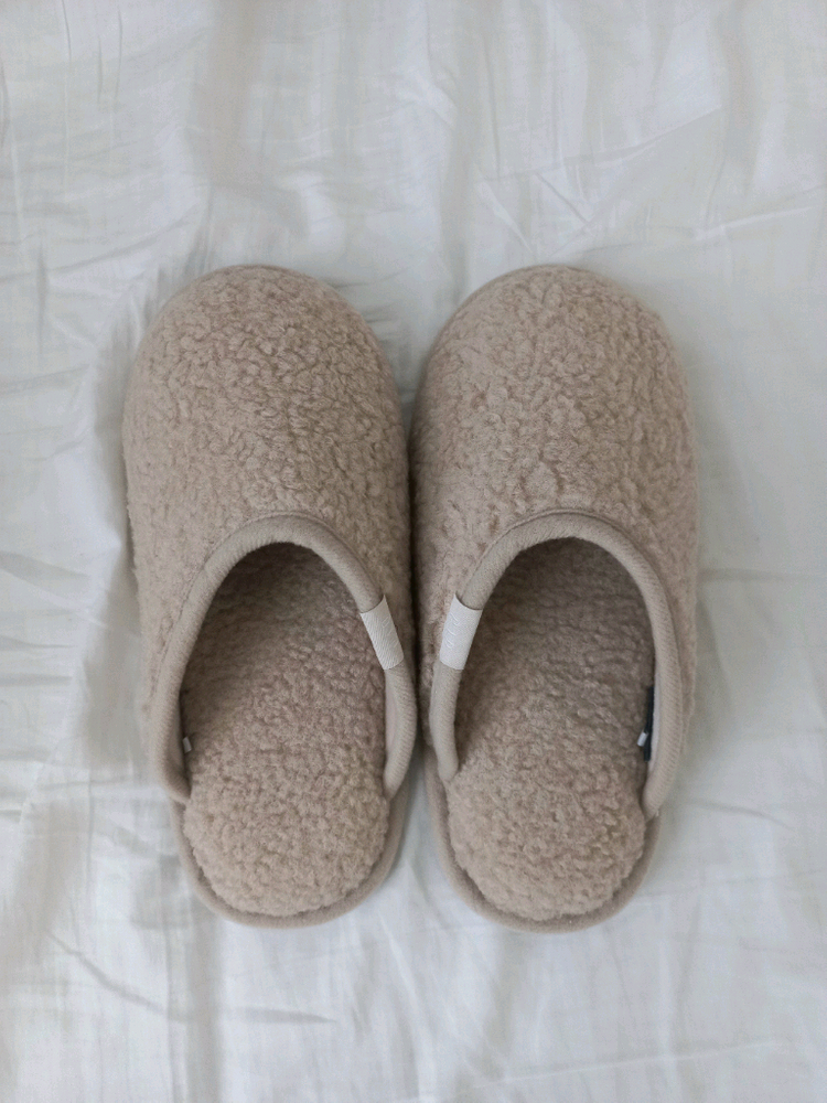 새제품 GAP 갭 뽀글이 털 겨울용 실내화 슬리퍼--0