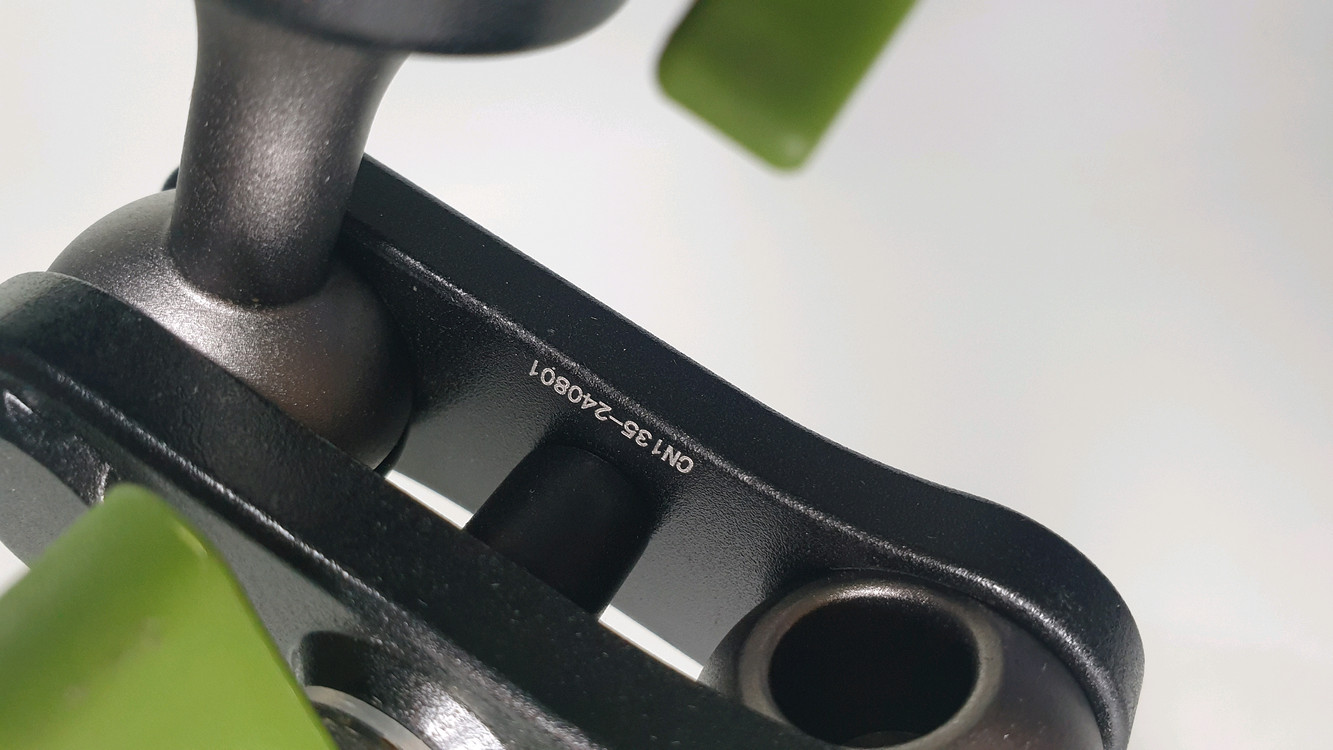 LanParte 차량용 휴대폰 거치대 흡착식--3