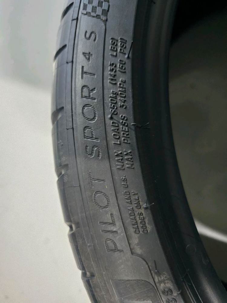 미쉐린 PS4S 245 35 19 신품팝니다.--4