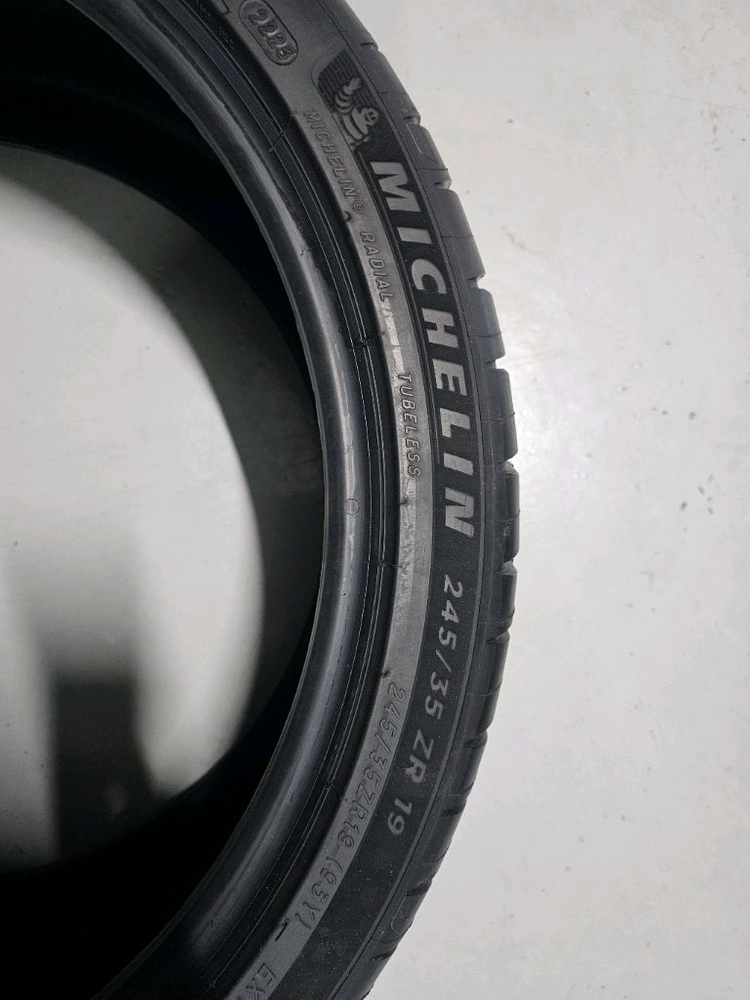 미쉐린 PS4S 245 35 19 신품팝니다.--5