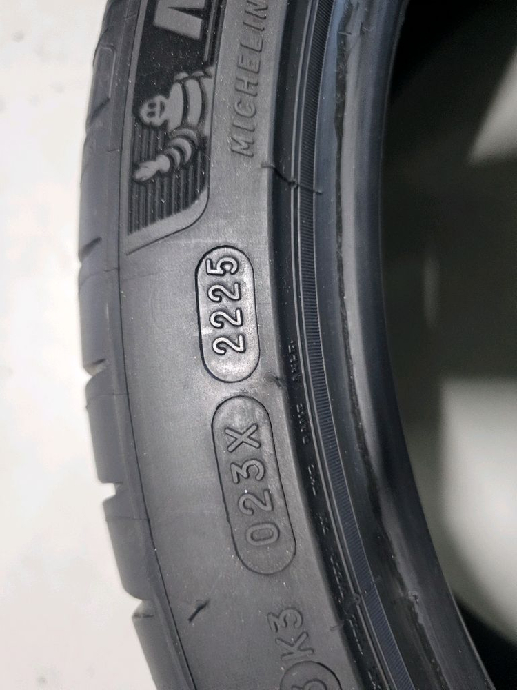 미쉐린 PS4S 245 35 19 신품팝니다.--6