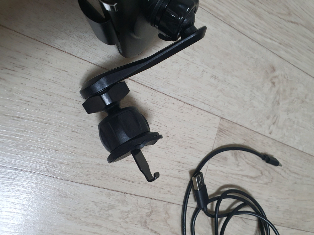 차량 무선충전기 통풍구 거치대 좋아요--8