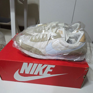 나이키운동화 에어볼텍스 SE 아이보리 실착280mm 베이지