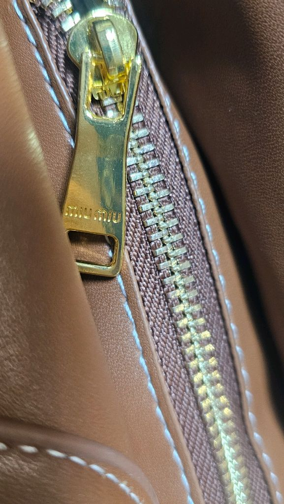 미우미우 크로스백 가방 새상품 이미지