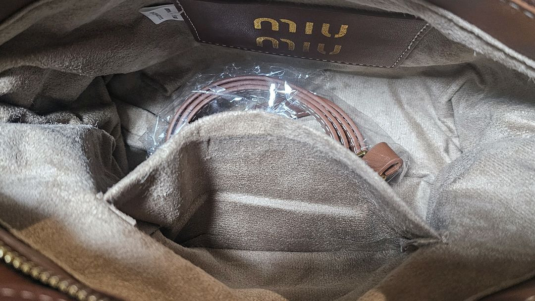 미우미우 크로스백 가방 새상품 이미지