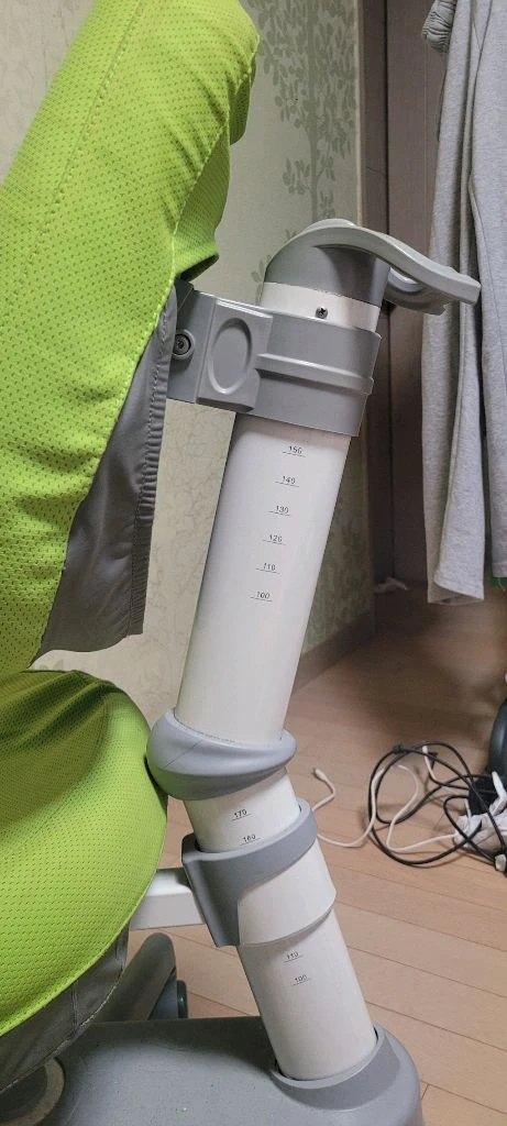 위드그로우 의자 이미지