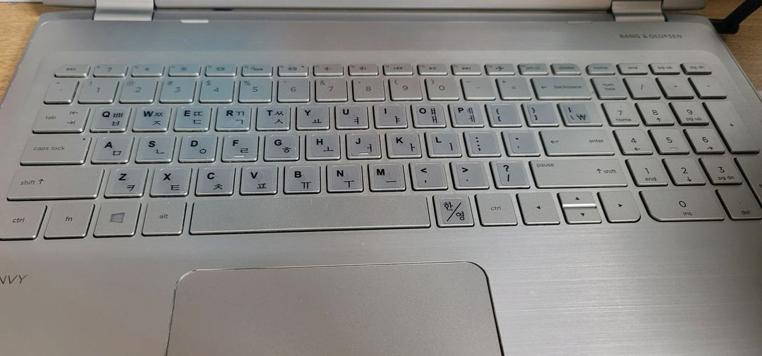 hp envy x360 360도 접히는 15.6인치 노트북 이미지