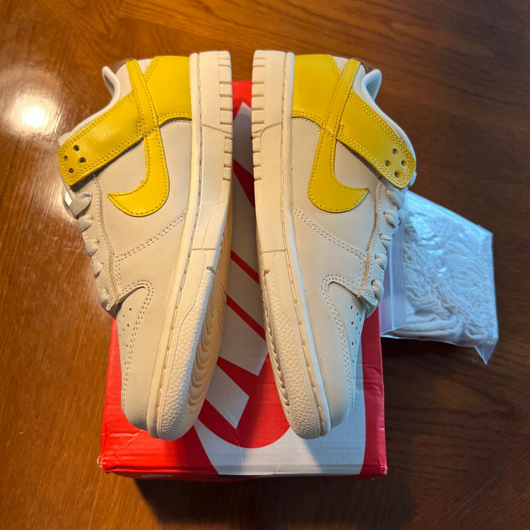 나이키 덩크 LX 바나나 240 사이즈 새제품 팝니다. Nike 스니커즈 운동화 신발 DR5487-100 이미지