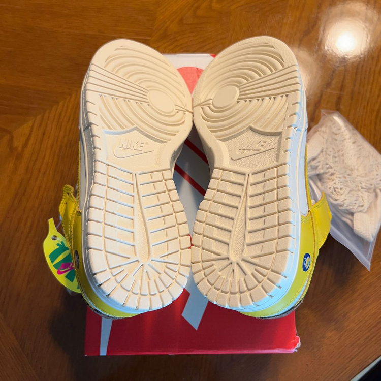 나이키 덩크 LX 바나나 240 사이즈 새제품 팝니다. Nike 스니커즈 운동화 신발 DR5487-100 이미지