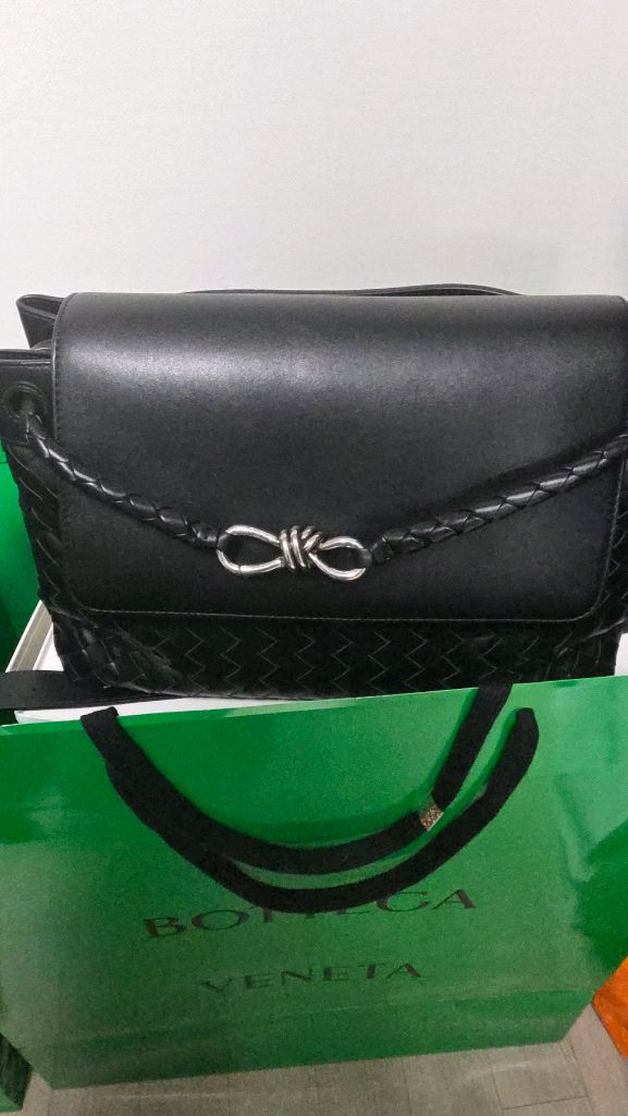 보테가베네타 안디아모 메신저 백 미디움 사이즈 팝니다--1