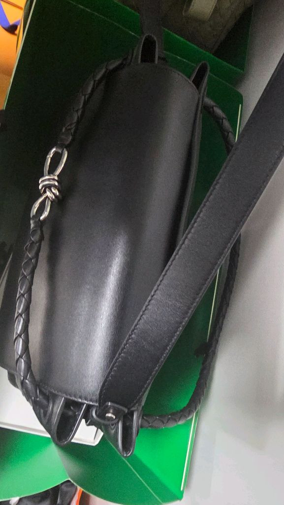 보테가베네타 안디아모 메신저 백 미디움 사이즈 팝니다--3