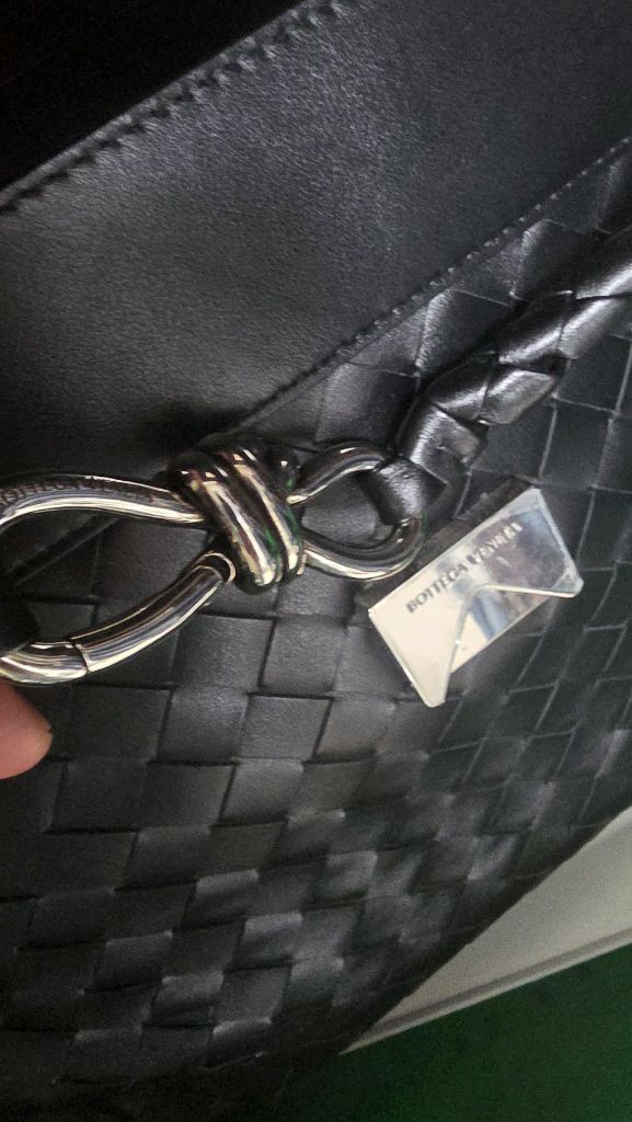 보테가베네타 안디아모 메신저 백 미디움 사이즈 팝니다--4