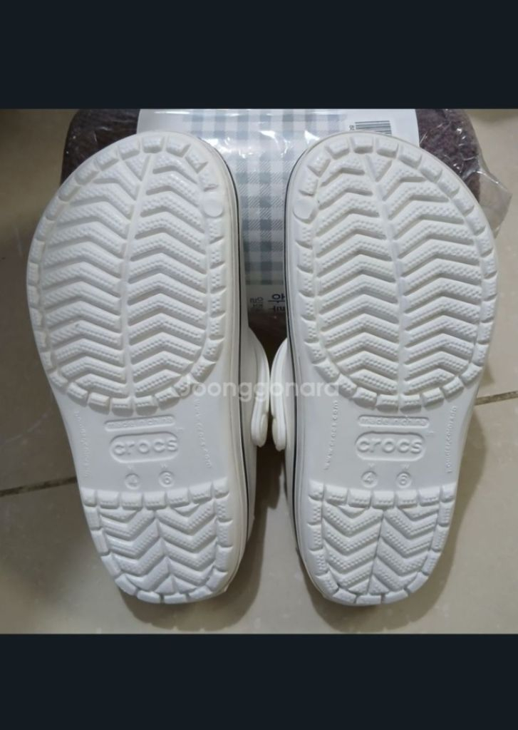 크록스정품 225<220~225>지비츠포함 크록밴드 화이트 거의새거--7