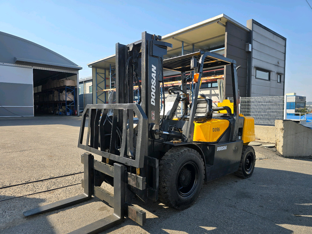 가성비 보장! 두산 3.5톤 힌지드 흰지드 바가지 디젤중고지게차 1050만원--4