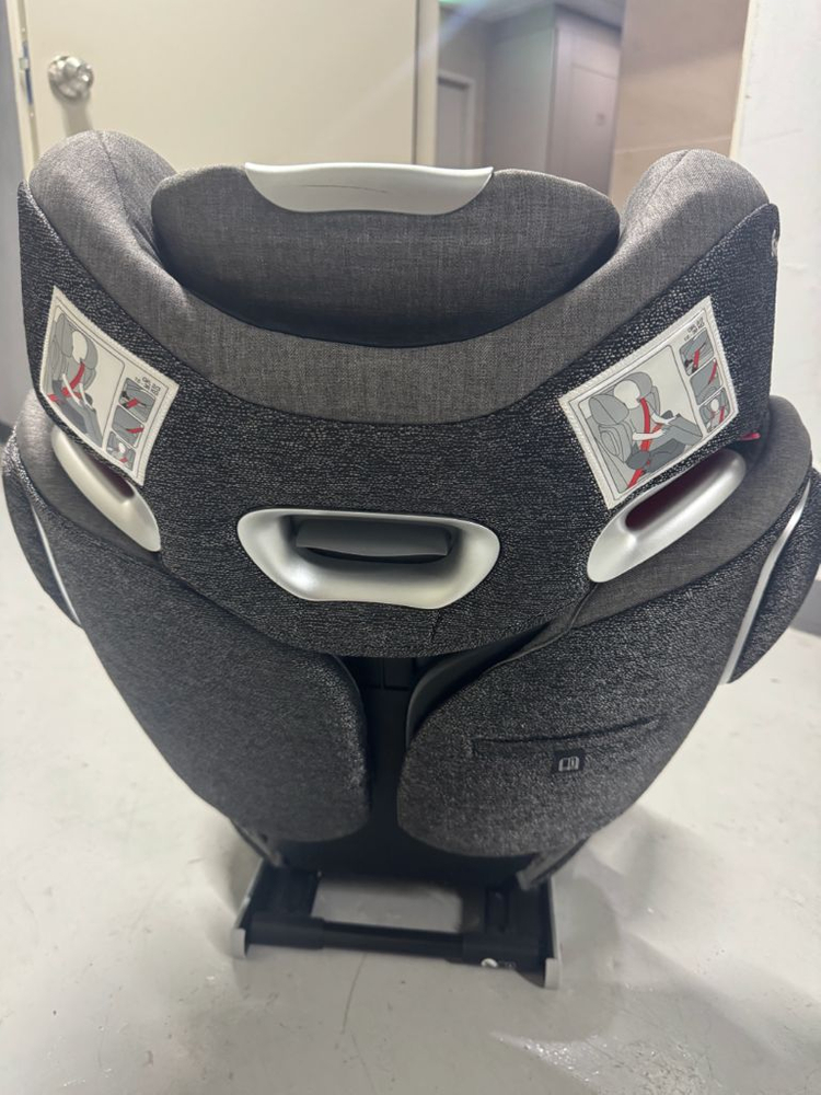 싸이벡스 솔루션 주니어 카시트 이미지