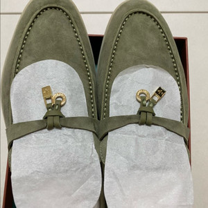 로로피아나 그린티 컬러 스니커즈 (250~255) / 색감 예뻐요!