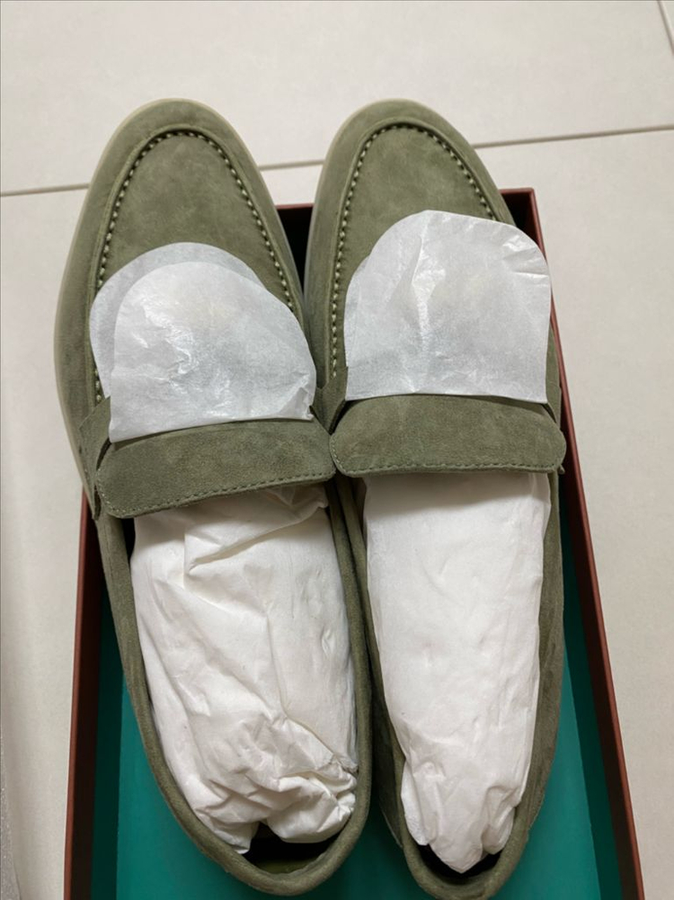 로로피아나 그린티 컬러 스니커즈 (250~255) / 색감 예뻐요!--1