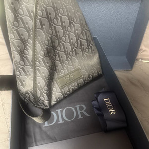 디올 가방 새상품이나 다름 없어요