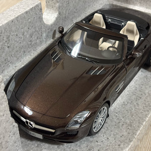 [미니챔스 Minichamps] 딜러버전 벤츠 SLS AMG Roadster 다이캐스트 1:18 판매