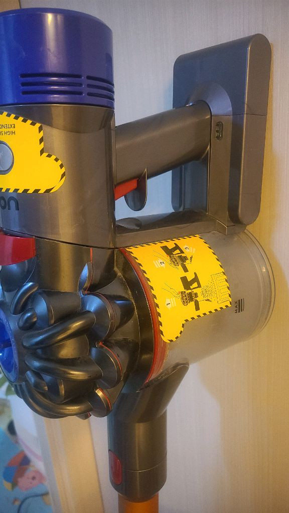 다이슨 V8 앱솔루트 무선청소기 이미지