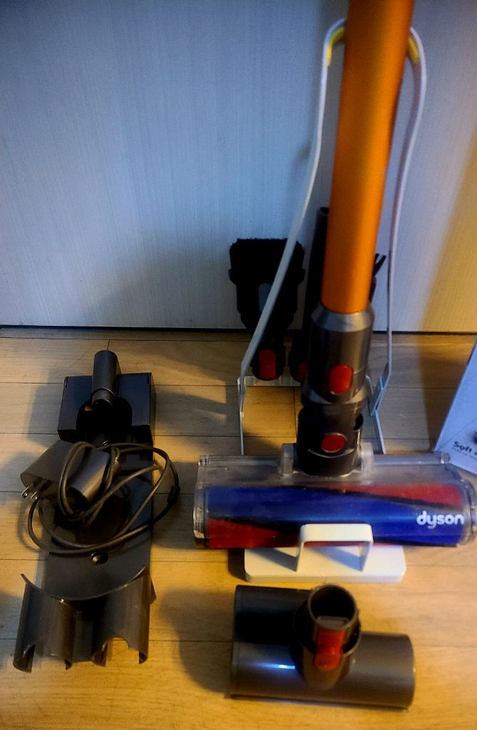 다이슨 V8 앱솔루트 무선청소기 이미지