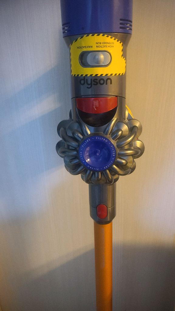 다이슨 V8 앱솔루트 무선청소기 이미지