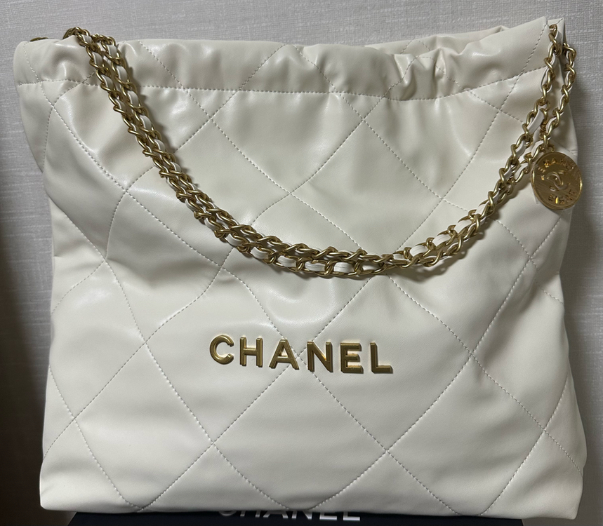 샤넬 22백 미듐 미디움 아이보리 금장 보부상 가방--0