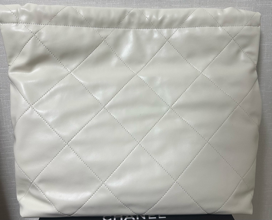 샤넬 22백 미듐 미디움 아이보리 금장 보부상 가방--3