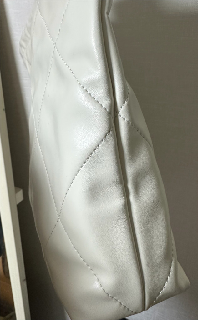 샤넬 22백 미듐 미디움 아이보리 금장 보부상 가방--4