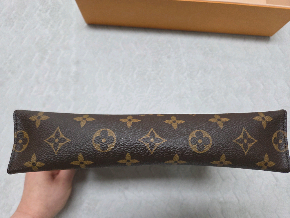 루이비통 포쉐트 토일렛26--4