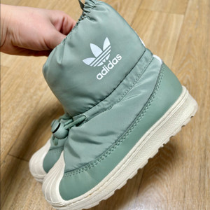 아디다스 키즈 패딩 부츠