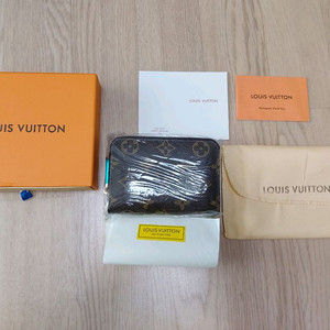 **** 모노그램 패턴 스타일 미니 지갑(새상품)