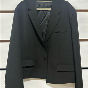 유니크 2버튼 크롭 자켓