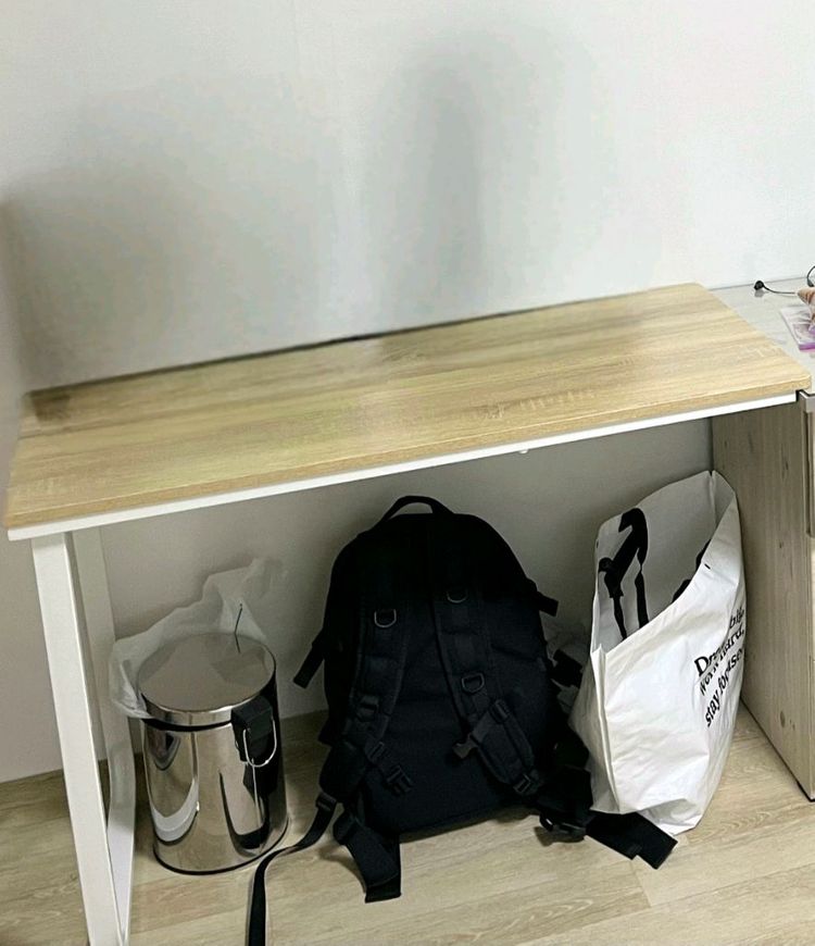 서랍형 수납장 책상 세트 이미지