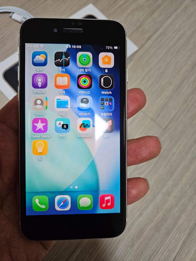 아이폰 SE 3세대 스타라이트 색상 128GB 이미지