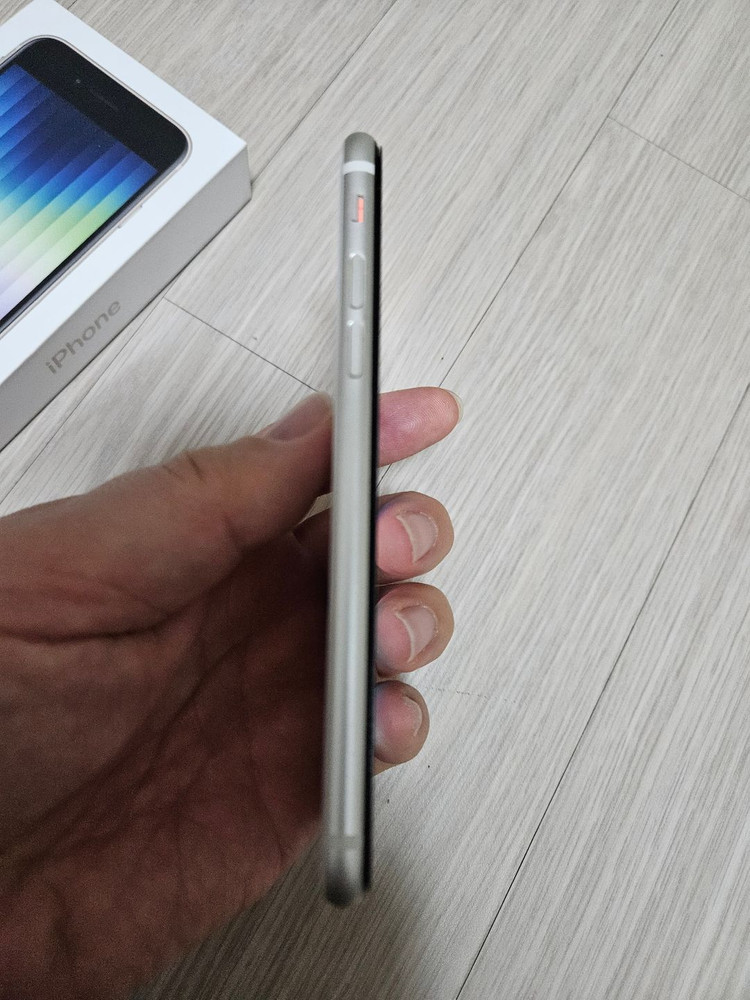 아이폰 SE 3세대 스타라이트 색상 128GB 이미지