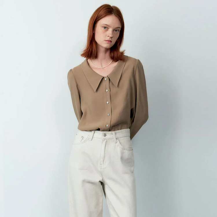 마론에디션 애쉬브라운 로우넥 블라우스 이미지