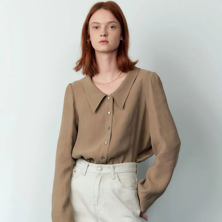 마론에디션 애쉬브라운 로우넥 블라우스 이미지
