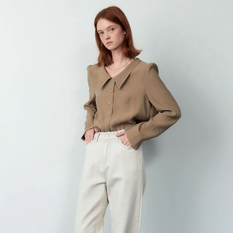 마론에디션 애쉬브라운 로우넥 블라우스 이미지