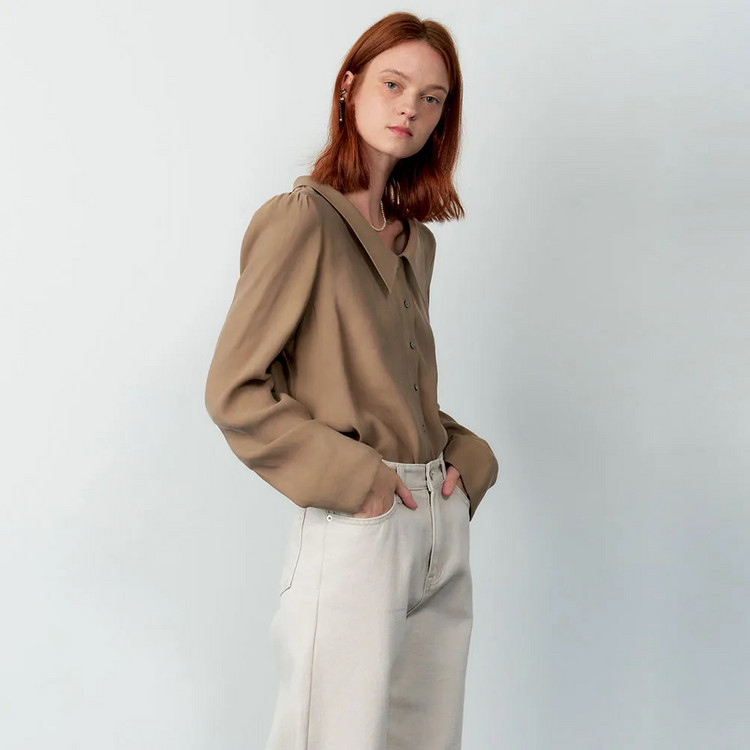 마론에디션 애쉬브라운 로우넥 블라우스 이미지