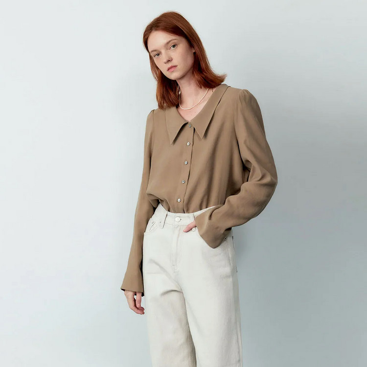 마론에디션 애쉬브라운 로우넥 블라우스 이미지