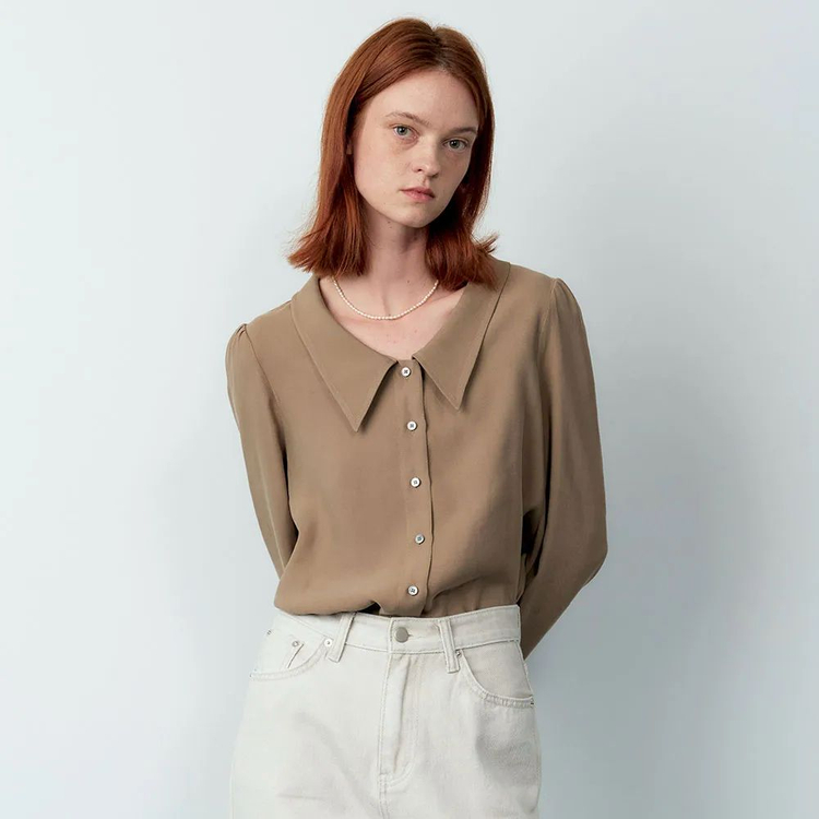 마론에디션 애쉬브라운 로우넥 블라우스 이미지