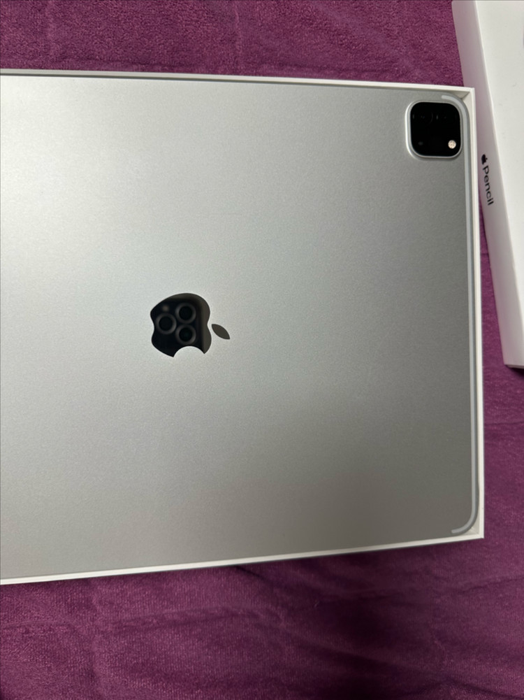 아이패드 프로 12.9(6세대) 256GB + 매직키보드, 애플펜슬 판매--1