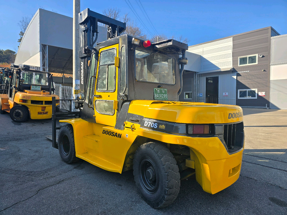 [중고지게차] 두산 7톤 디젤지게차 판매합니다.--2
