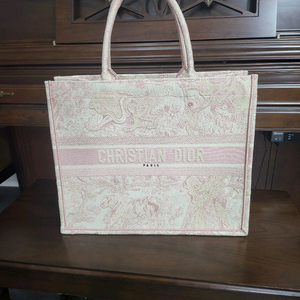 크리스찬 디올 북토트