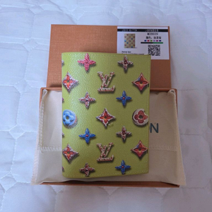 (신상)루이비통 여권 커버 및 지갑 새상품