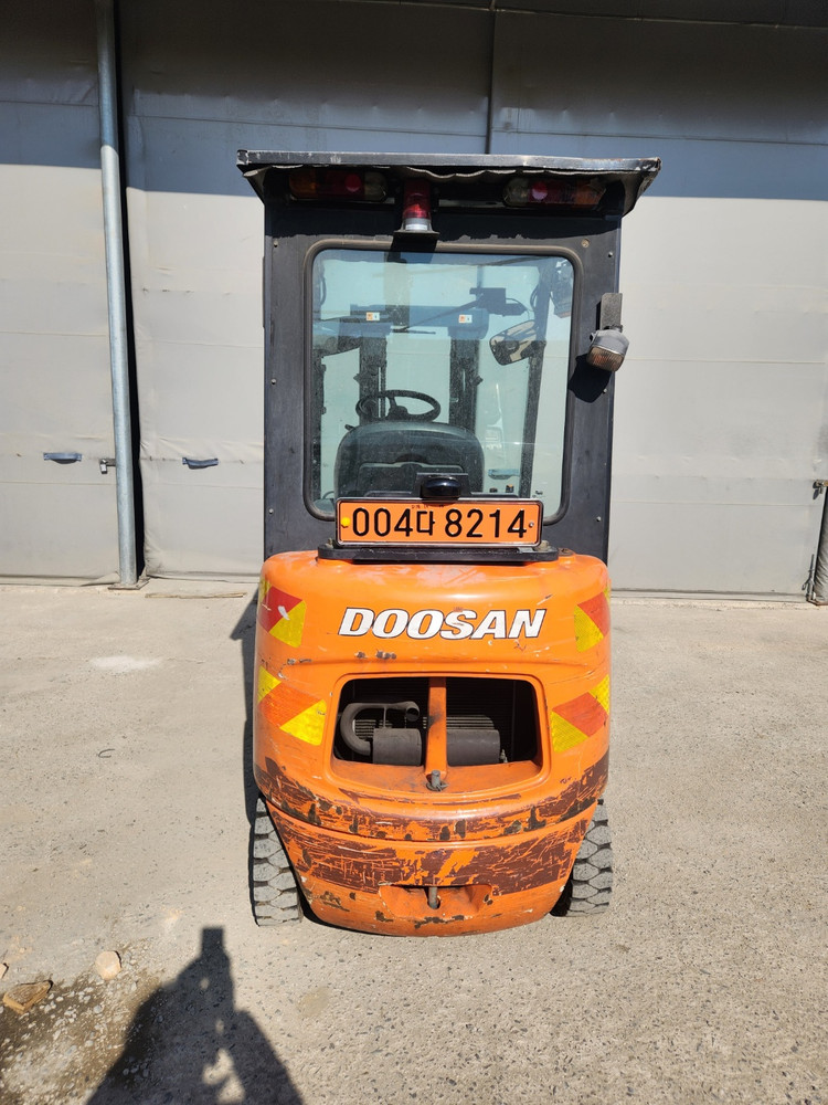 중고지게차) 두산 1.8톤 디젤 지게차 D18S-5 (2013년식) 판매중--2