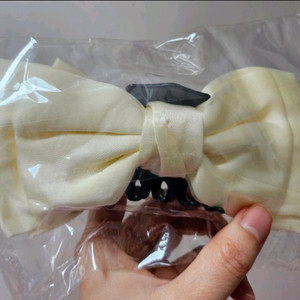 미개봉)크림색 리본핀 판매