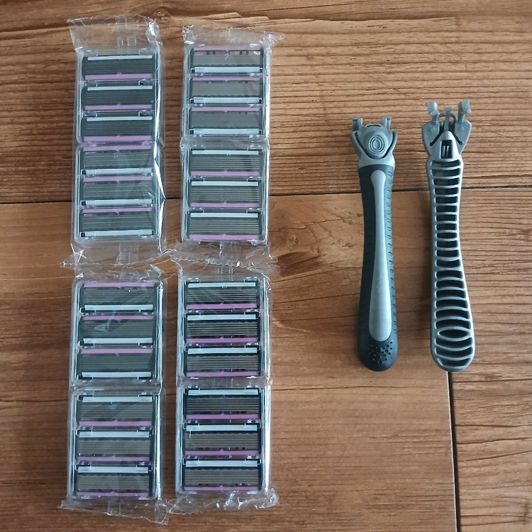 [새상품]6중날 면도날 면도기 26개--2